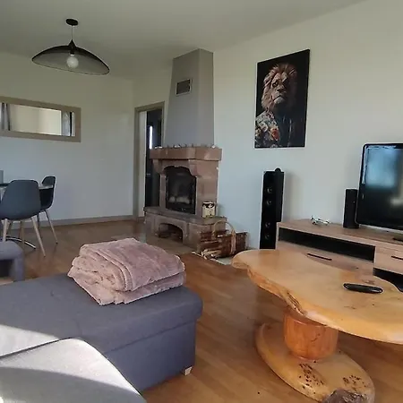 Maison Individuelle Avec Terrain Arboré * Mayrinhac-Lentour