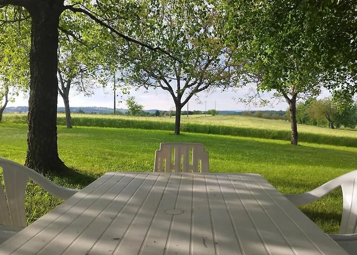 Сasa de vacaciones Maison Individuelle Avec Terrain Arboré Mayrinhac-Lentour