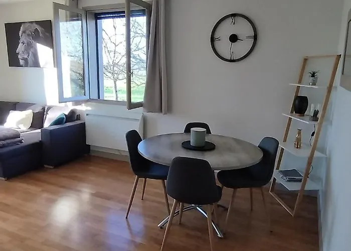 Сasa de vacaciones Maison Individuelle Avec Terrain Arboré Mayrinhac-Lentour